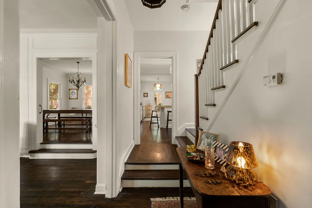 Monte Vista - hallway staircase