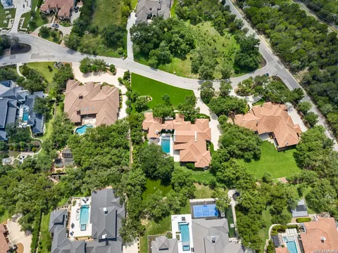 Shavano Park - aerial view of a cul-de-sac with red tile-roof estate homes